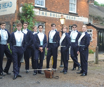 Une scène du film The Riot Club