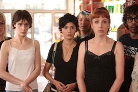 Une scène du film De vrais mensonges