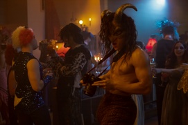Une scène du film The Voyeurs