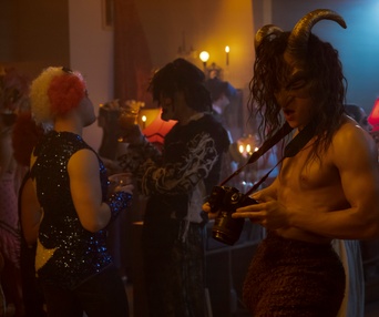 Une scène du film The Voyeurs