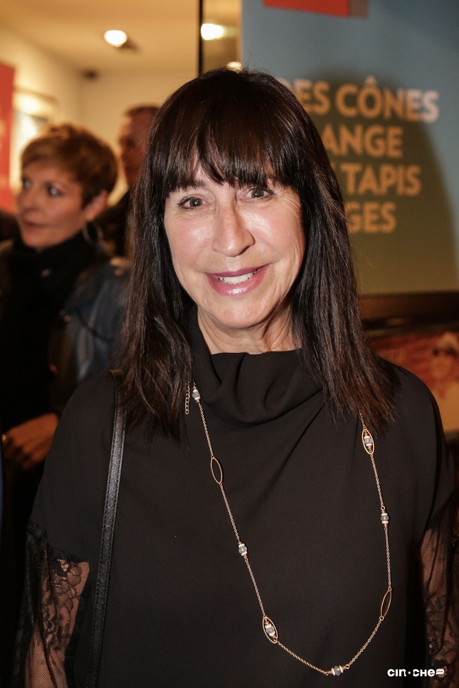 Sur le tapis rouge du film Pieds nus dans l'aube