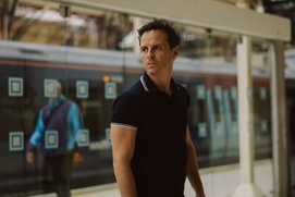 Une scène du film All of Us Strangers