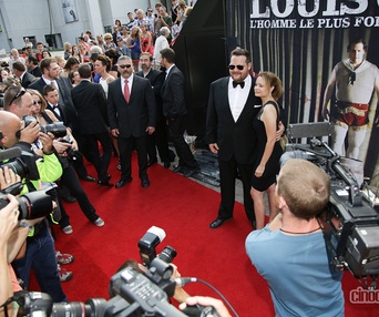 Sur le tapis rouge de Louis Cyr : L'homme le plus fort du monde