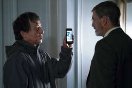 Une scène du film The Foreigner Une scène du film The Foreigner