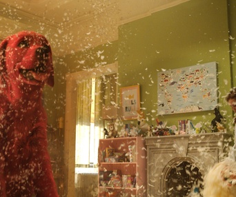 Une scène du film Clifford the Big Red Dog