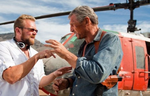 Joe Carnahan (gauche) et Liam Neeson sur le plateau de The A-Team