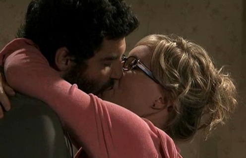 Une scène du film Le baiser du barbu