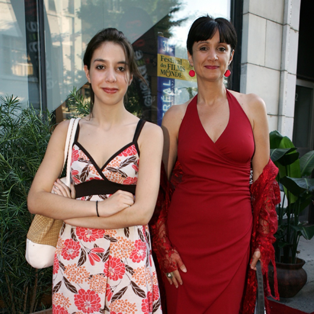 Violette Chauveau et sa fille sur le tapis rouge des 3 p'tits cochons