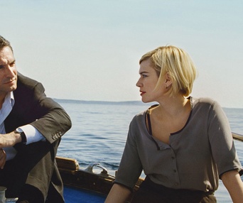 Une scène du film Un balcon sur la mer
