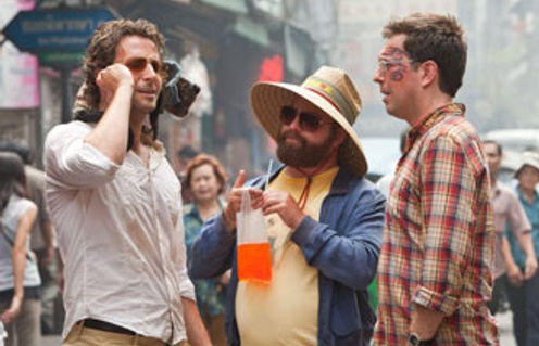 Bradley Cooper, Ed Helms et Zach Galifianakis dans le film The Hangover Part II