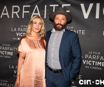 Sur le tapis rouge du film La parfaite victime