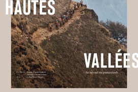 Affiche du film Au-delà des hautes vallées Affiche du film Au-delà des hautes vallées