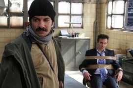 Scène du film La raison du plus faible