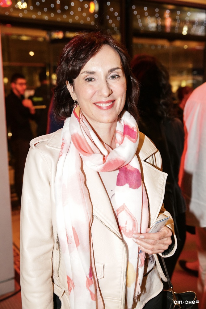 Sur le tapis rouge du film Pieds nus dans l'aube