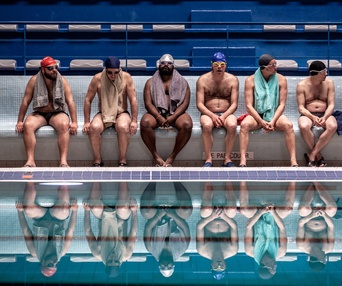 Une scène du film Le grand bain