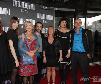 Sur le tapis rouge du film L'affaire Dumont