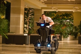 Une scène du film Paul Blart: Mall Cop 2 Une scène du film Paul Blart: Mall Cop 2