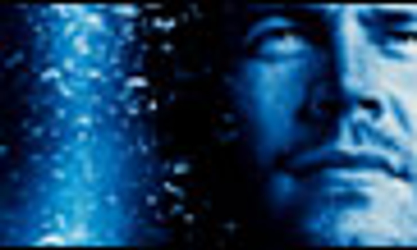 Primeur : l'affiche en français d'Into the Blue