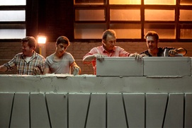 Une scène du film La cage dorée
