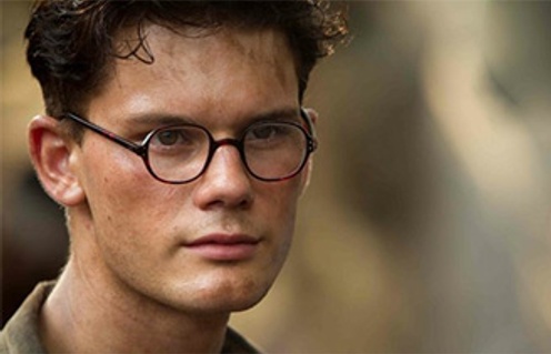 Jeremy Irvine dans The Railway Man