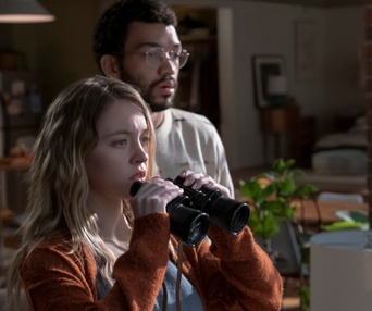 Une scène du film The Voyeurs