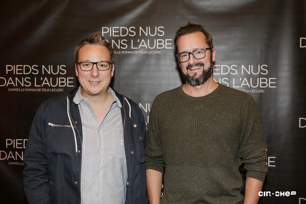 Sur le tapis rouge du film Pieds nus dans l'aube