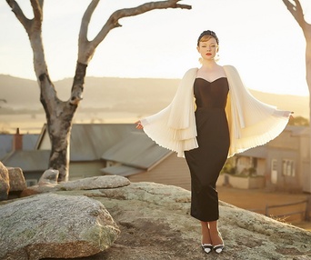 Une scène du film The Dressmaker