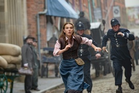 Une scène du film Enola Holmes 2