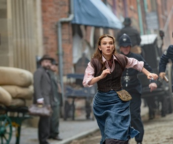 Une scène du film Enola Holmes 2