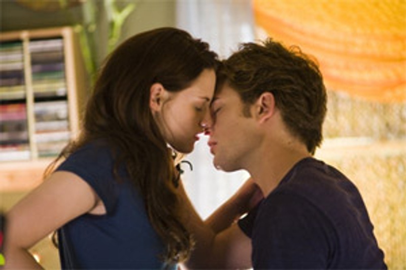 Kristen Stewart et Robert Pattinson dans le film Twilight: La fascination