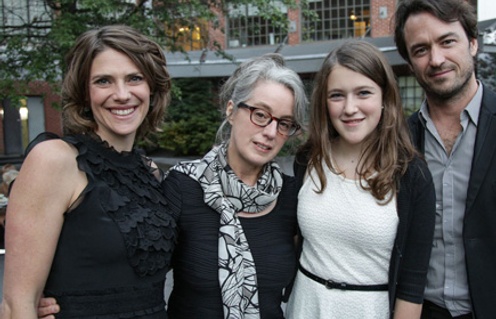 Sur le tapis rouge de Une jeune fille