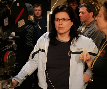 Scène du film Serveuses demandées