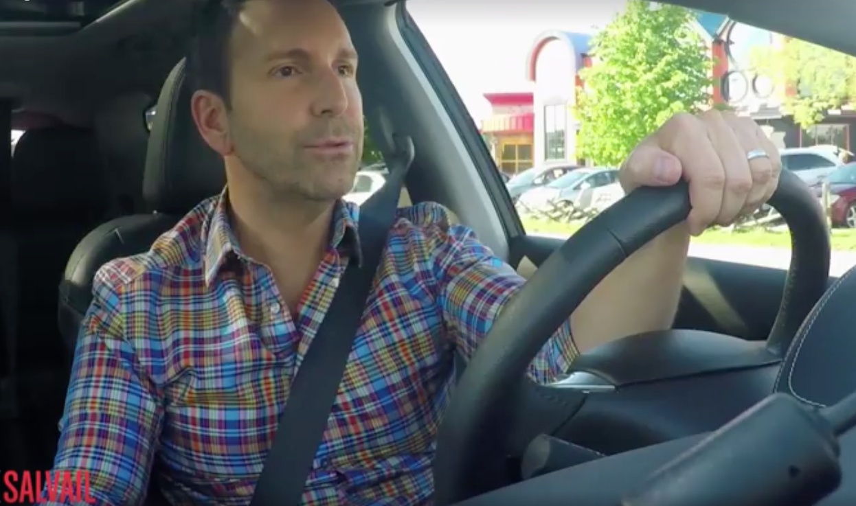 Éric Salvail fait des lifts à des piétons en Beauce et tombe sur tout un numéro