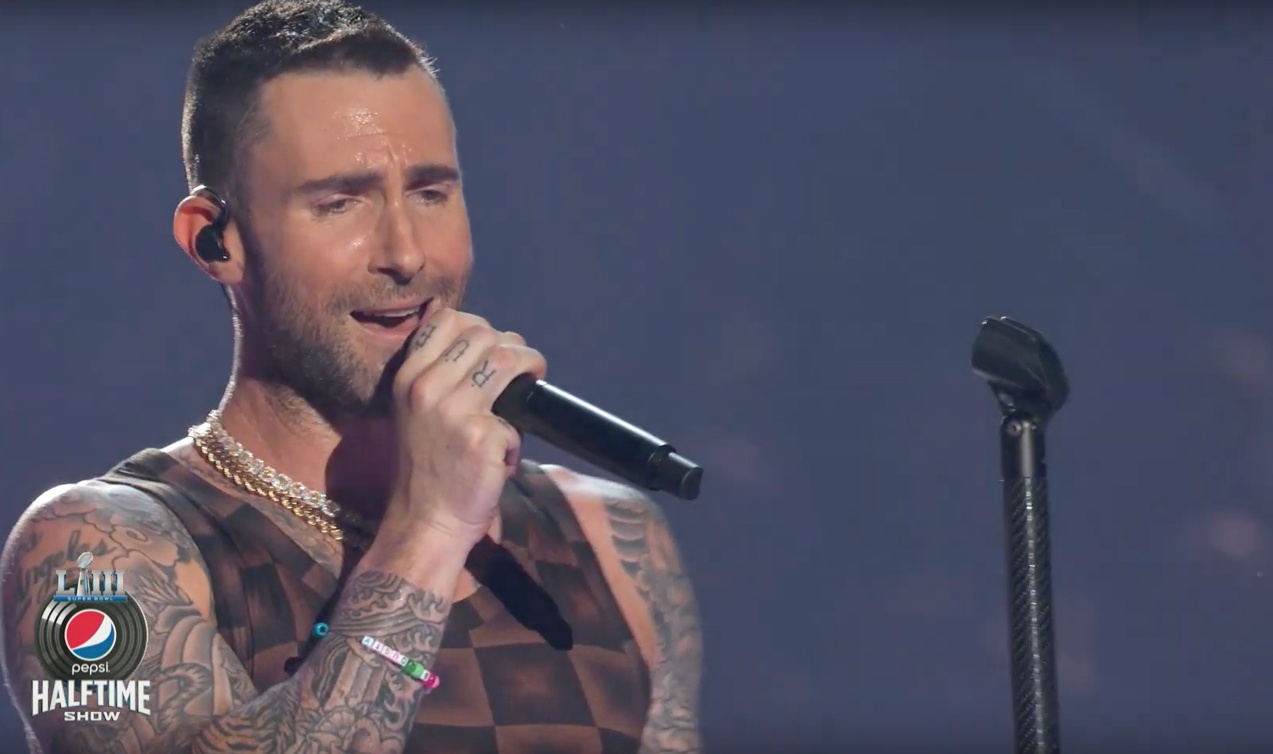 Adam Levine répond aux critiques après une mi-temps désastreuse