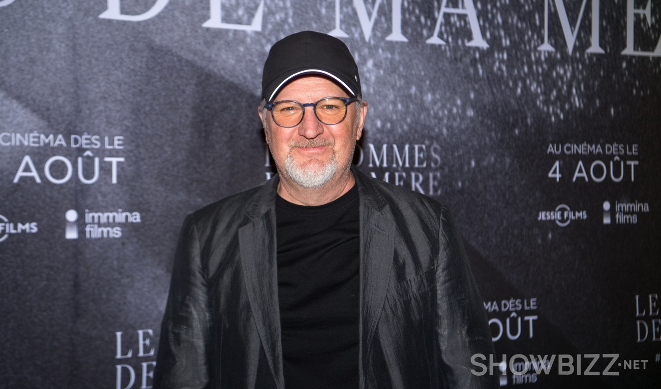 Image de l'article Benoît Brière pose pour une rare fois avec ses deux magnifiques grandes filles