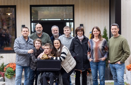 Image de l'article Vidéo : Esprit de famille sur le plateau de tournage de la 2e saison d' «À propos d'Antoine »