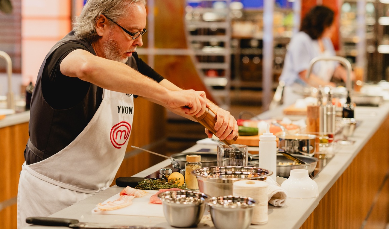 <em style="color: rgb(71, 85, 105);">Masterchef Québec</em>