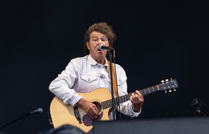 Image de l'article L'infatigable Robert Charlebois affronte le vent pour un spectacle devancé au FEQ