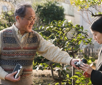 Image du film Two Seasons, Two Strangers