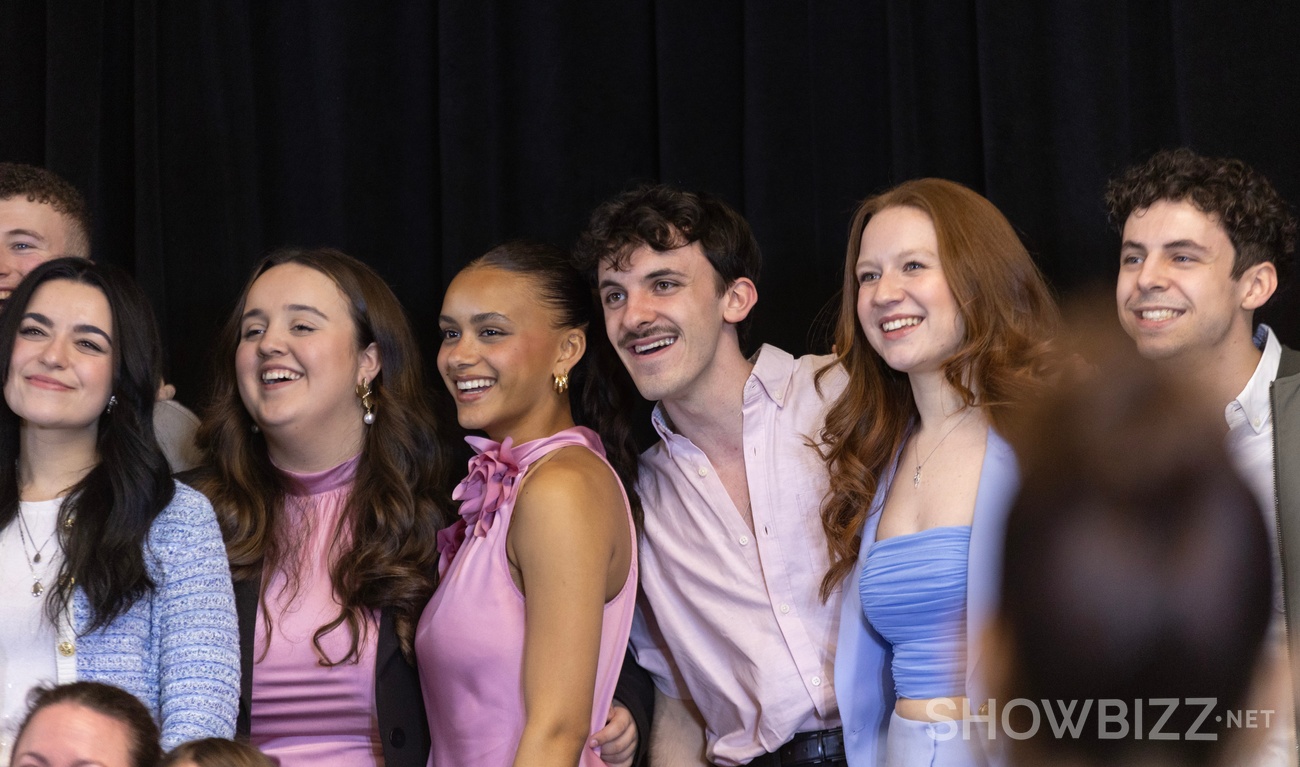 Image de l'article Cette académicienne pose pour Simons