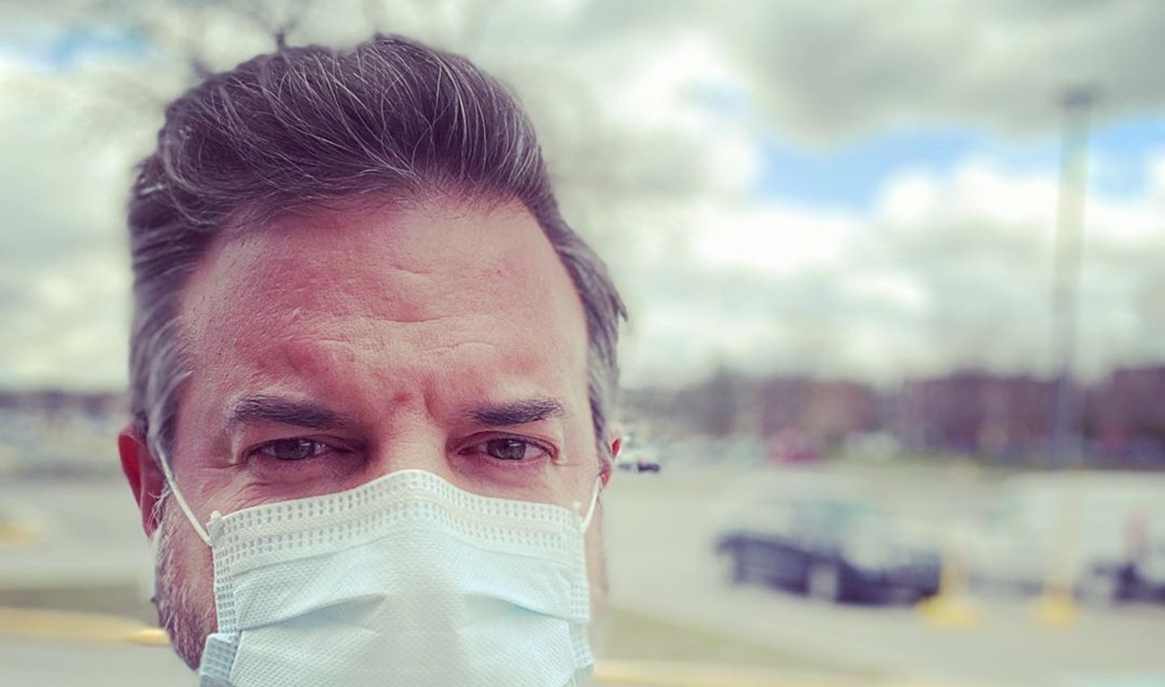 Image de l'article Photos : Les vedettes québécoises posent avec leur masque