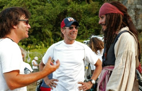Gore Verbinski, Jerry Bruckheimer et Johnny Depp sur le plateau de Pirates of the Caribbean