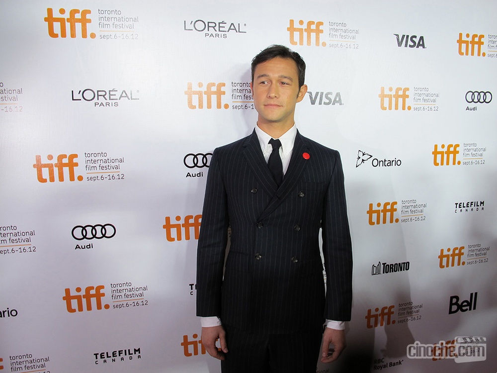 TIFF 2012 - Sur le tapis rouge de Looper