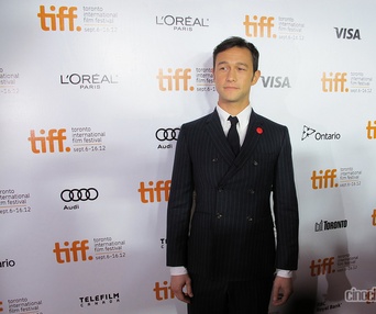 TIFF 2012 - Sur le tapis rouge de Looper