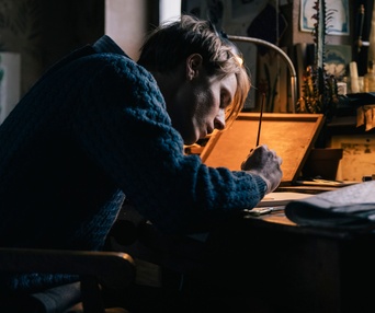 Une scène du film The Forger