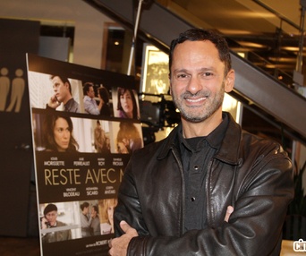 Sur le tapis rouge de Reste avec moi