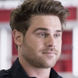 Photo de Grey Damon