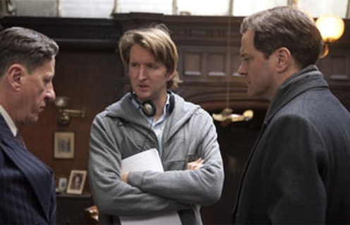 Geoffrey Rush, Tom Hooper et Colin Firth sur le plateau du film The King's Speech