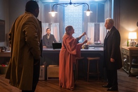 Une scène du film The Woman in the Window Une scène du film The Woman in the Window