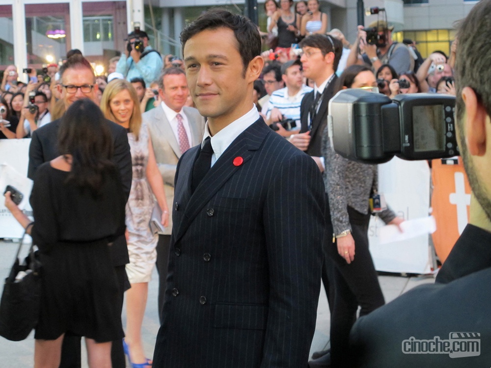 TIFF 2012 - Sur le tapis rouge de Looper